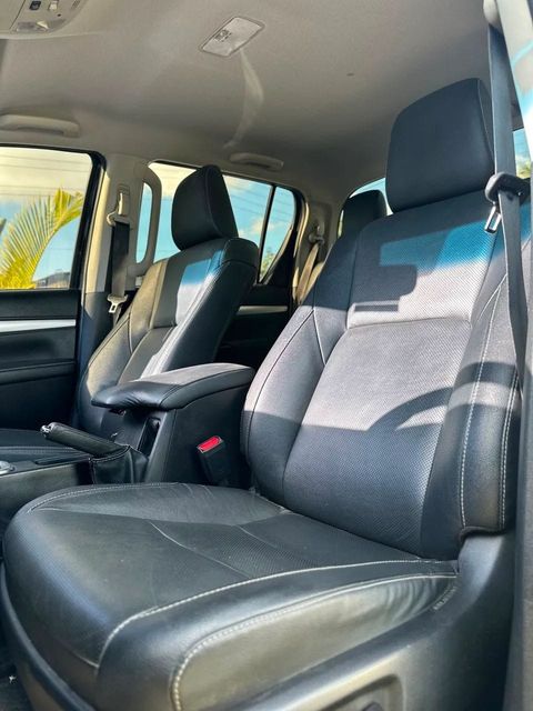 Toyota Hilux, bancos dianteiros