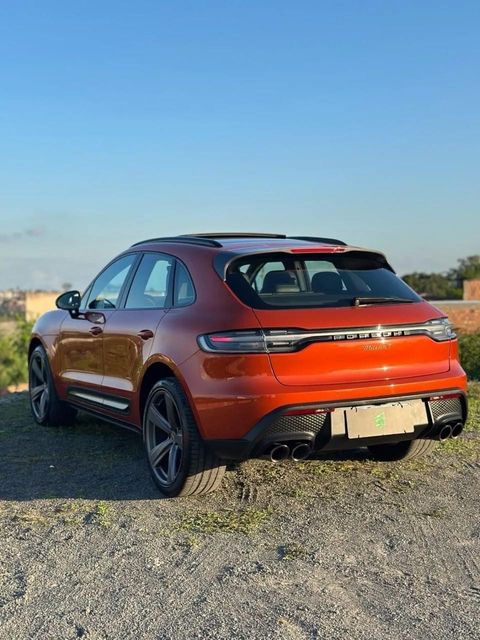 Porsche Macan na cor laranja, vista dianteira em três quartos (foto 3 de 20)
