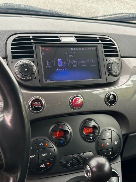 Fiat 500, central multimídia e comandos do painel