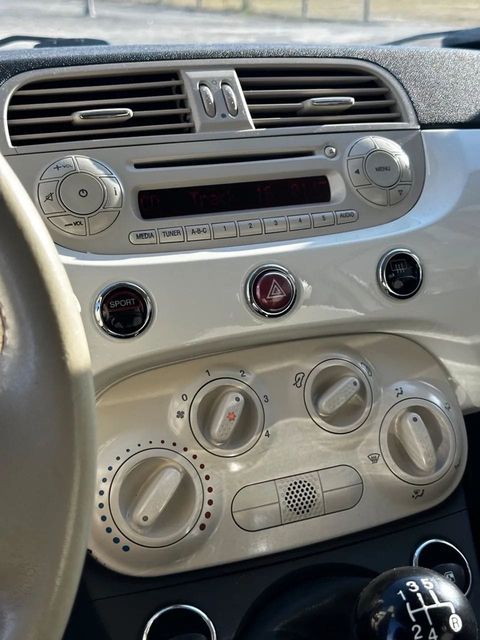 Fiat 500, central multimídia e comandos do painel