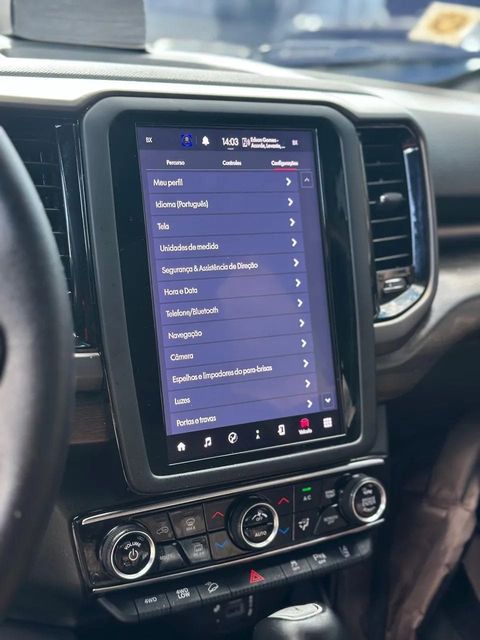 Fiat Toro, central multimídia e comandos do painel