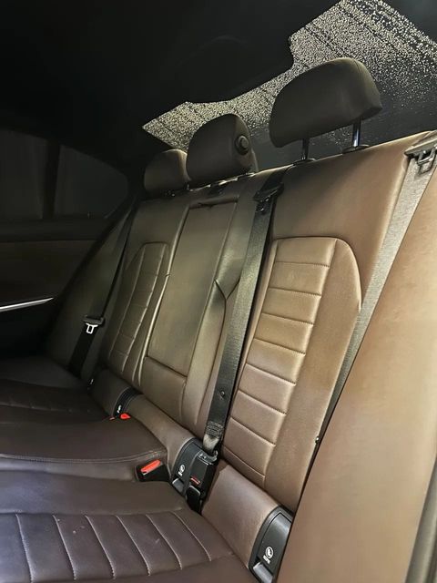 BMW 320i, bancos traseiros