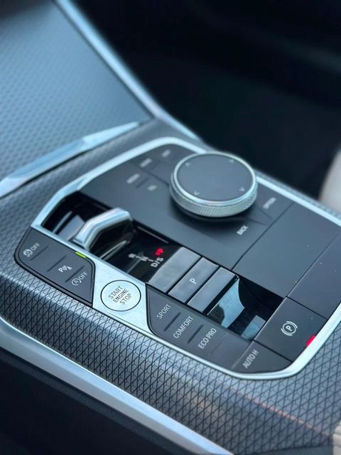 BMW 320i, console central e alavanca de câmbio
