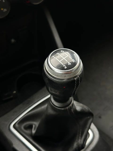 Renault Duster, console central e alavanca de câmbio