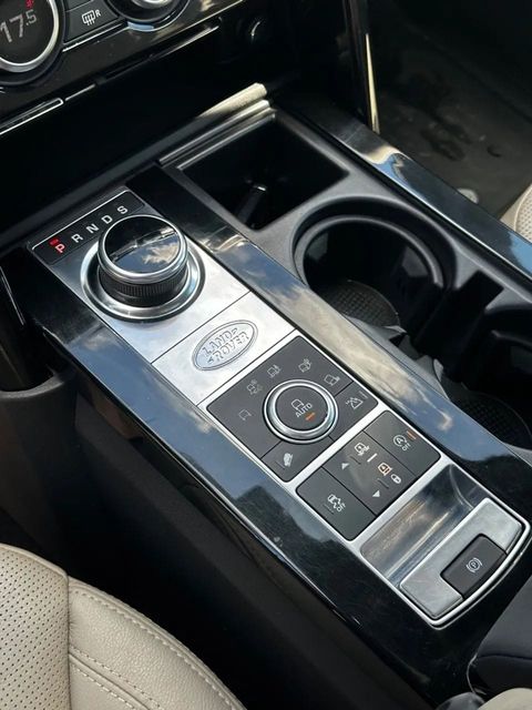 Land Rover Discovery, console central e alavanca de câmbio