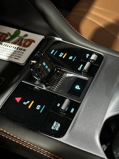 BYD Song Plus, console central e alavanca de câmbio