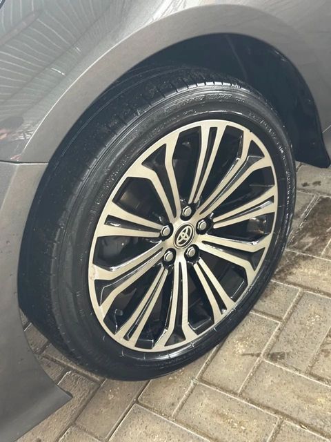 Toyota Corolla, roda e pneu