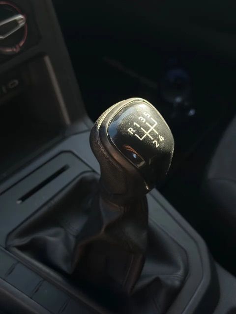 Volkswagen Polo, console central e alavanca de câmbio
