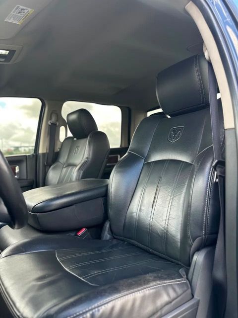 Dodge Ram 2500, bancos dianteiros