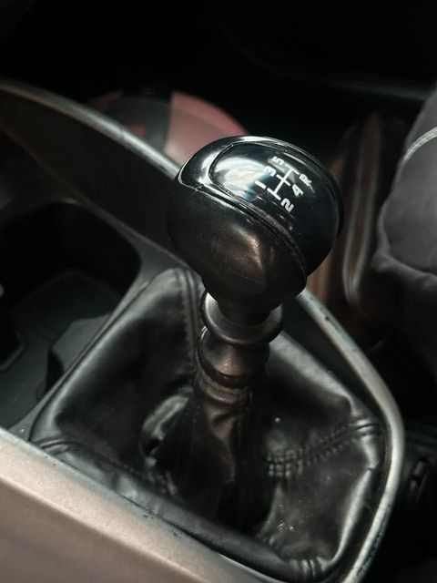 Fiat Argo, console central e alavanca de câmbio