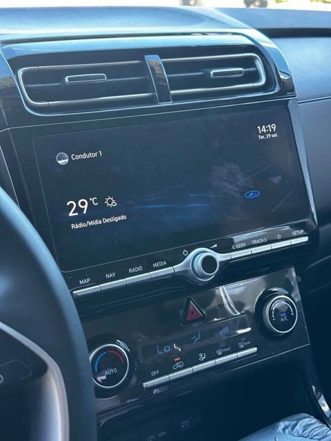 Hyundai Creta, central multimídia e comandos do painel