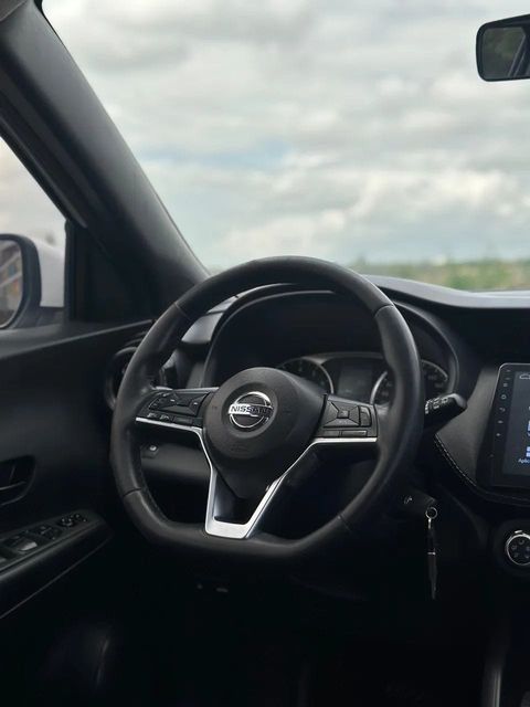 Nissan Kicks, volante e quadro de instrumentos