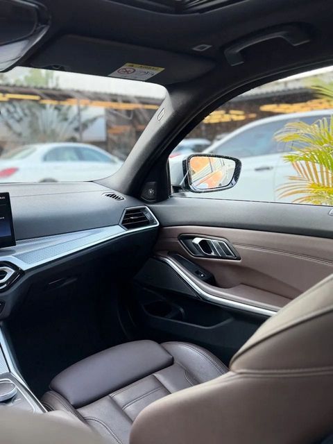 BMW 320i, bancos dianteiros (foto 13 de 16)