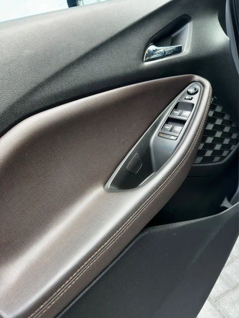 Chevrolet Montana, painel da porta