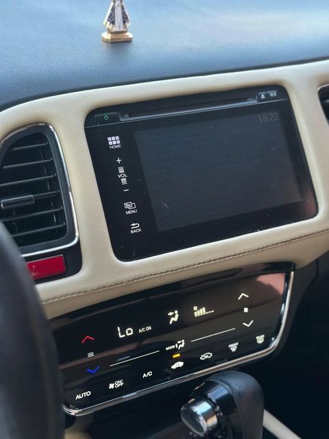 Honda HR-V, central multimídia e comandos do painel