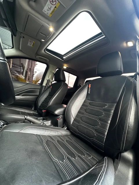 Nissan Frontier, bancos dianteiros