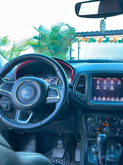 Jeep Compass, painel e volante