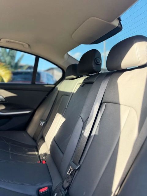 BMW 330i, bancos traseiros