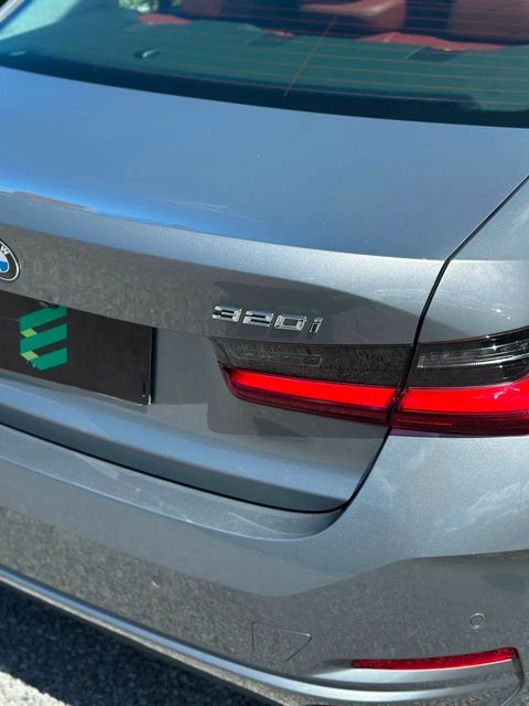 BMW 320i, emblema