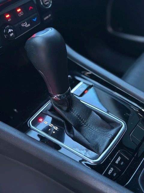Jeep Compass, console central e alavanca de câmbio