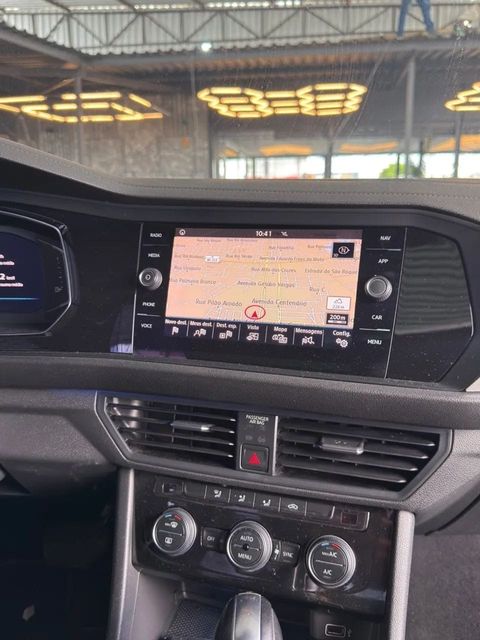 Volkswagen Jetta, central multimídia e comandos do painel