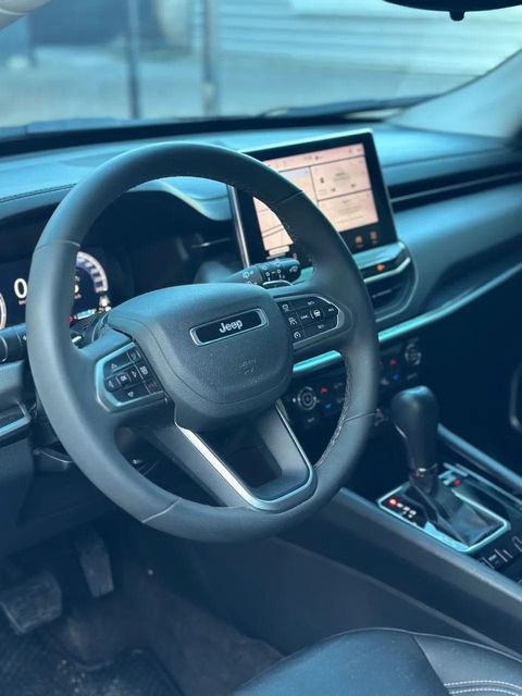 Jeep Compass, painel e volante