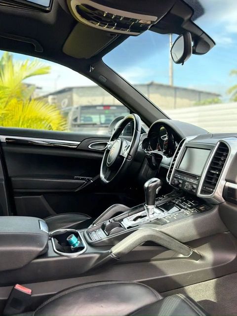 Porsche Cayenne, painel e volante