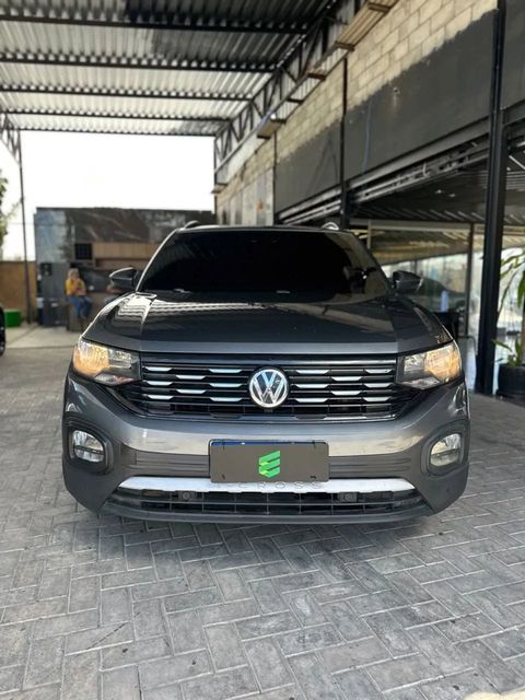 Volkswagen T-Cross na cor cinza, vista de frente