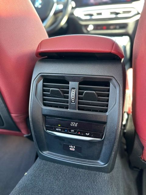 BMW 320i, saídas de ar para o banco traseiro