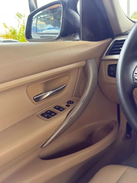 BMW 320i, painel da porta