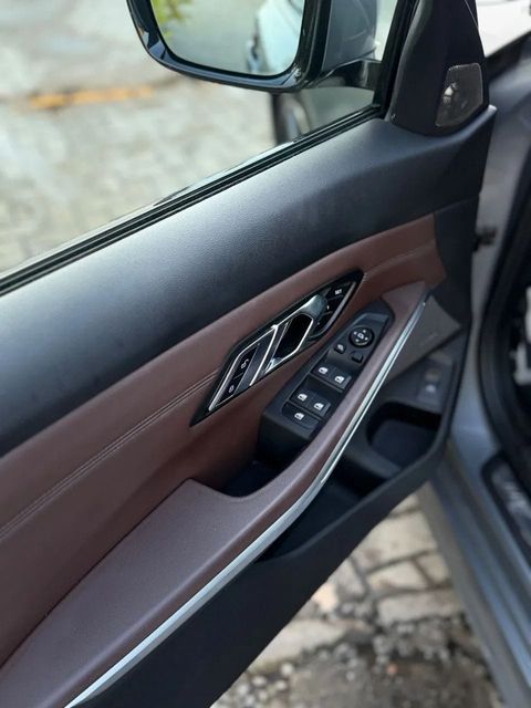 BMW 320i, painel da porta