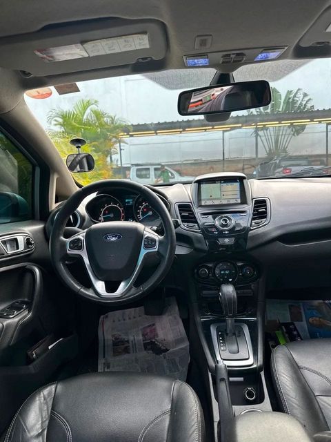 Ford Fiesta Sedan, vista do interior (foto 15 de 17)