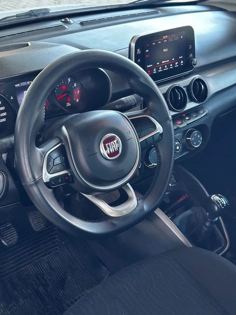 Fiat Cronos, painel e volante