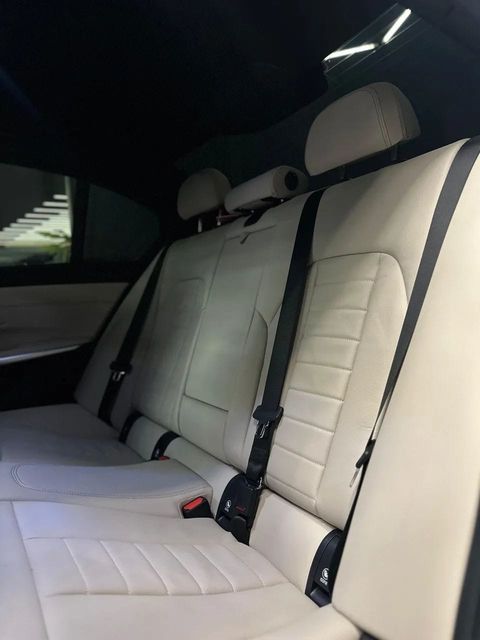 BMW 320i, bancos traseiros