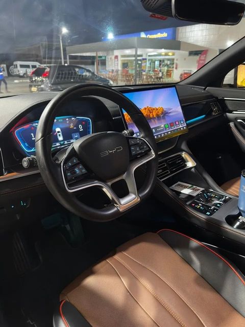 BYD Song Plus, painel e volante