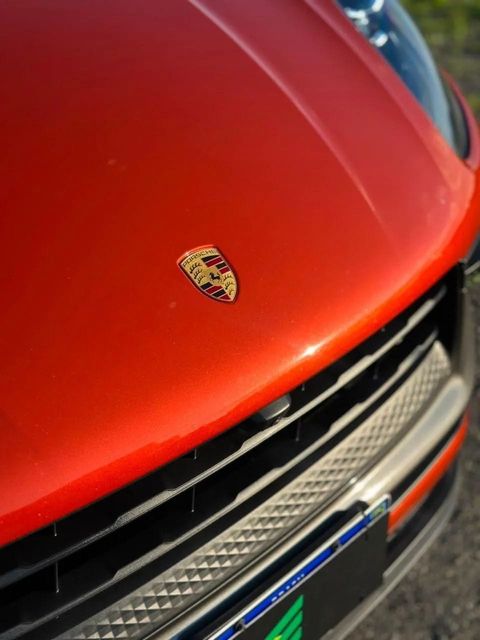 Porsche Macan, emblema (foto 16 de 20)