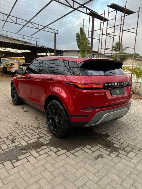 Land Rover Range Rover Evoque na cor vermelha, vista traseira em três quartos (foto 4 de 16)