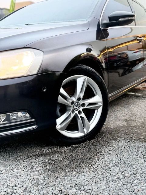 Volkswagen Passat, roda e pneu