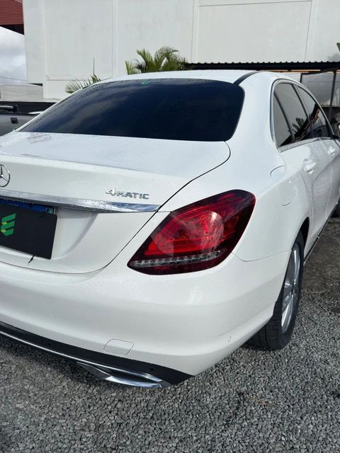 Mercedes-Benz C 180, lanterna traseira (foto 16 de 17)