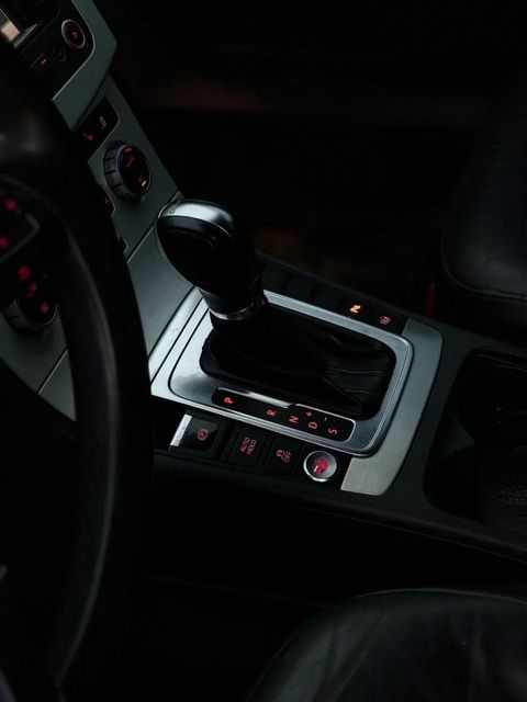 Volkswagen Passat, console central e alavanca de câmbio (foto 15 de 17)