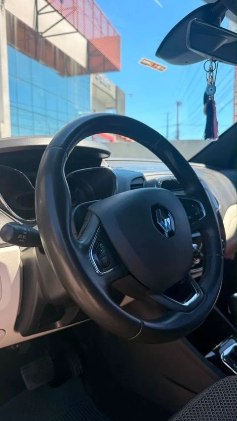 Renault Captur, volante e quadro de instrumentos (foto 16 de 19)