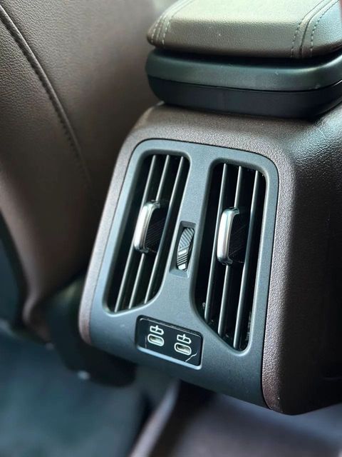 BMW X1, saídas de ar para o banco traseiro